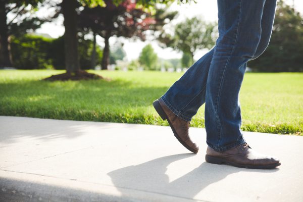 man walking shoe sidewalk jeans footwear 106971 pxhere.com