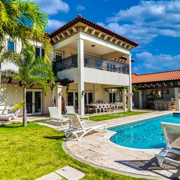6 top reasons to rent a extraordinary beachfront vacation home in Aruba 5 Villa Azul