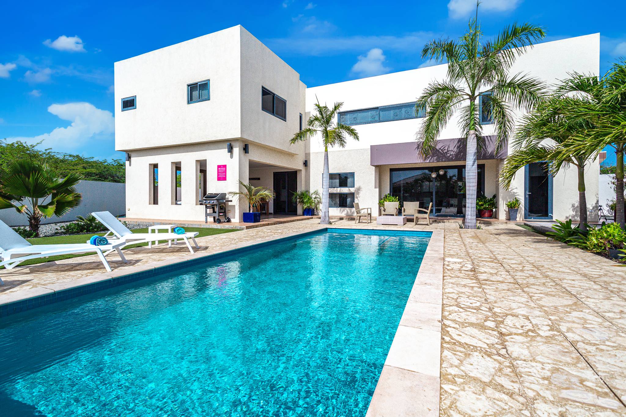 Luxurious Aruba Mansions for Rent with 6 Bedrooms Casiola Aruba