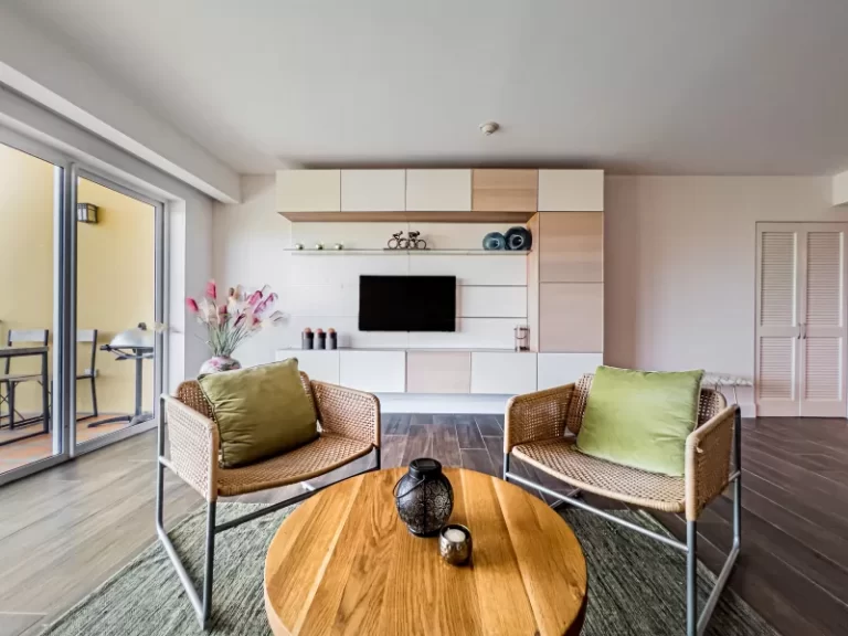 living area with chairs and table