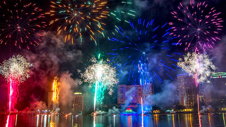 casiola orlando independence day celebrations firework at the fountain