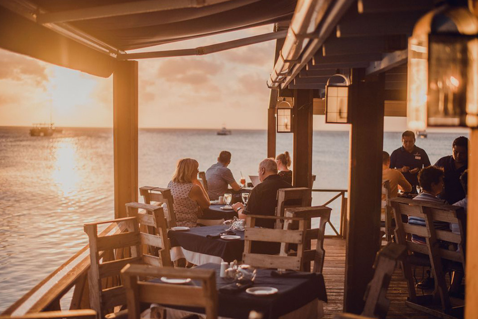 casiola aruba beachside dinning pelican nest02