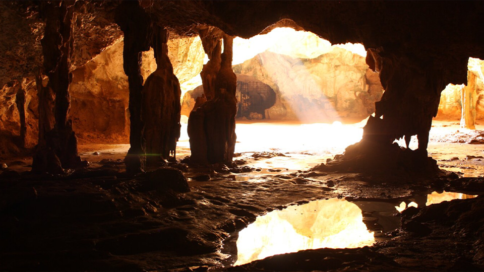 casiola aruba hikers guide fontein cave