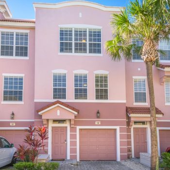 Book our 4846 Tidecrest Avenue Orlando townhome for rent