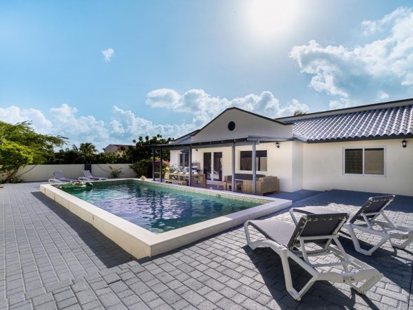 Pool area at our Salinja Cerca 2-B Aruba vacation rental