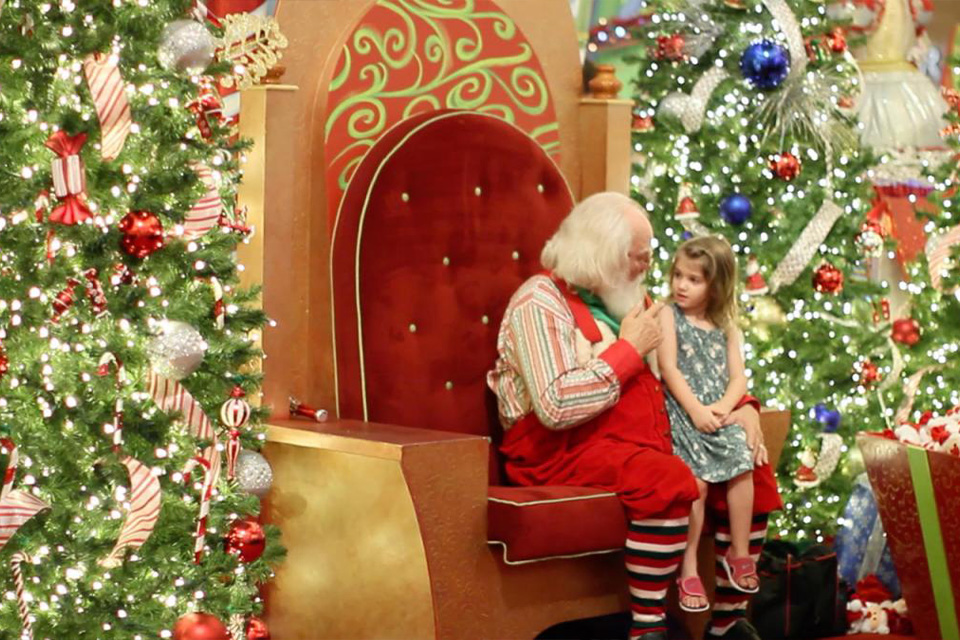 casiola see santa in orlando mall at millenia