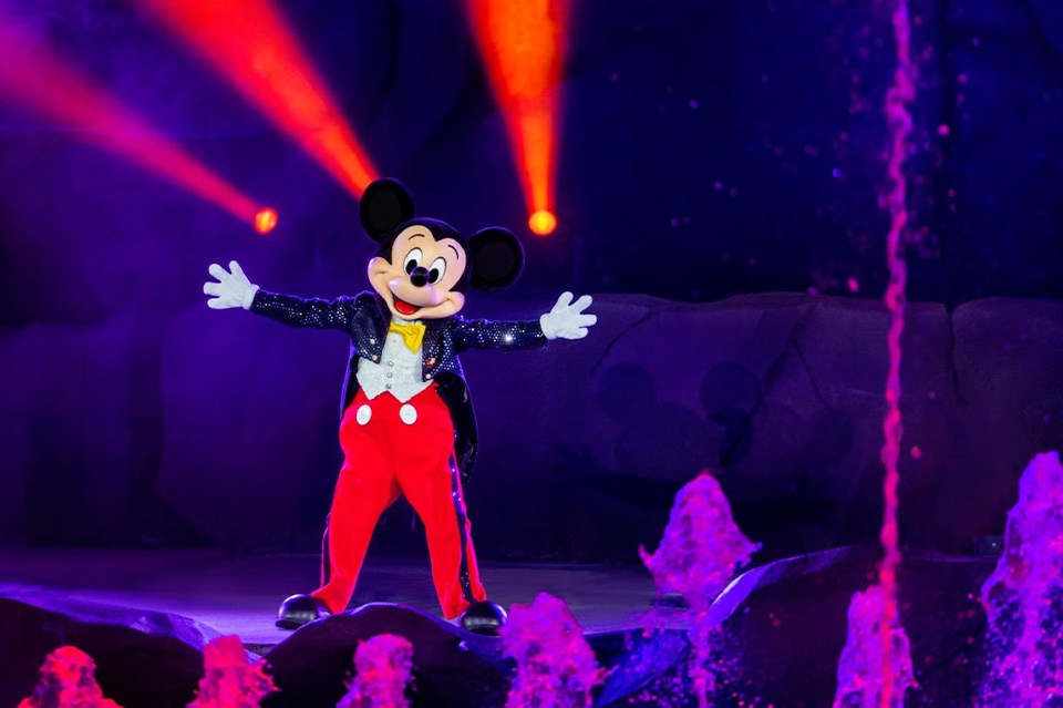 casiola orlando in may walt disney world fantasmic